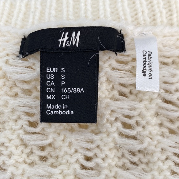 Oversized Cable Knit Sweater with high low dropped hemline - Picture 4 of 5